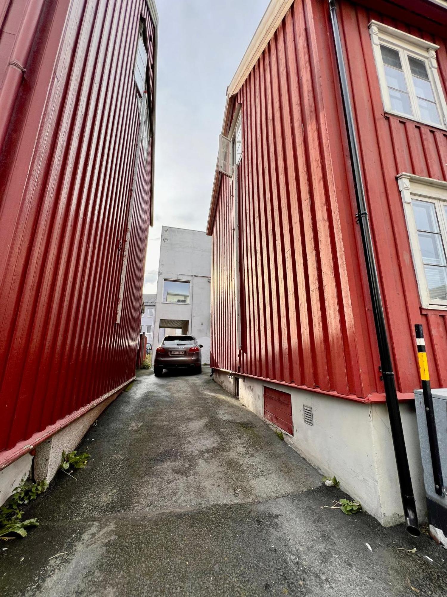 Arctic Homes - Red Polar House Тромсё Экстерьер фото